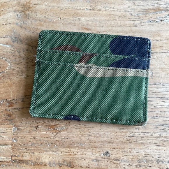 Herschel Charlie camo card case - Picture 4 of 5